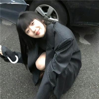 想踢沉迷男的女人